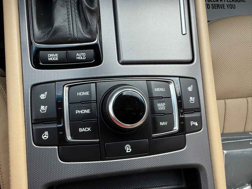 2016 Hyundai Genesis Image 36