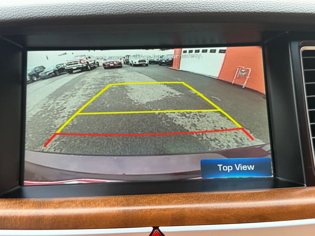 2016 Hyundai Genesis Image 38