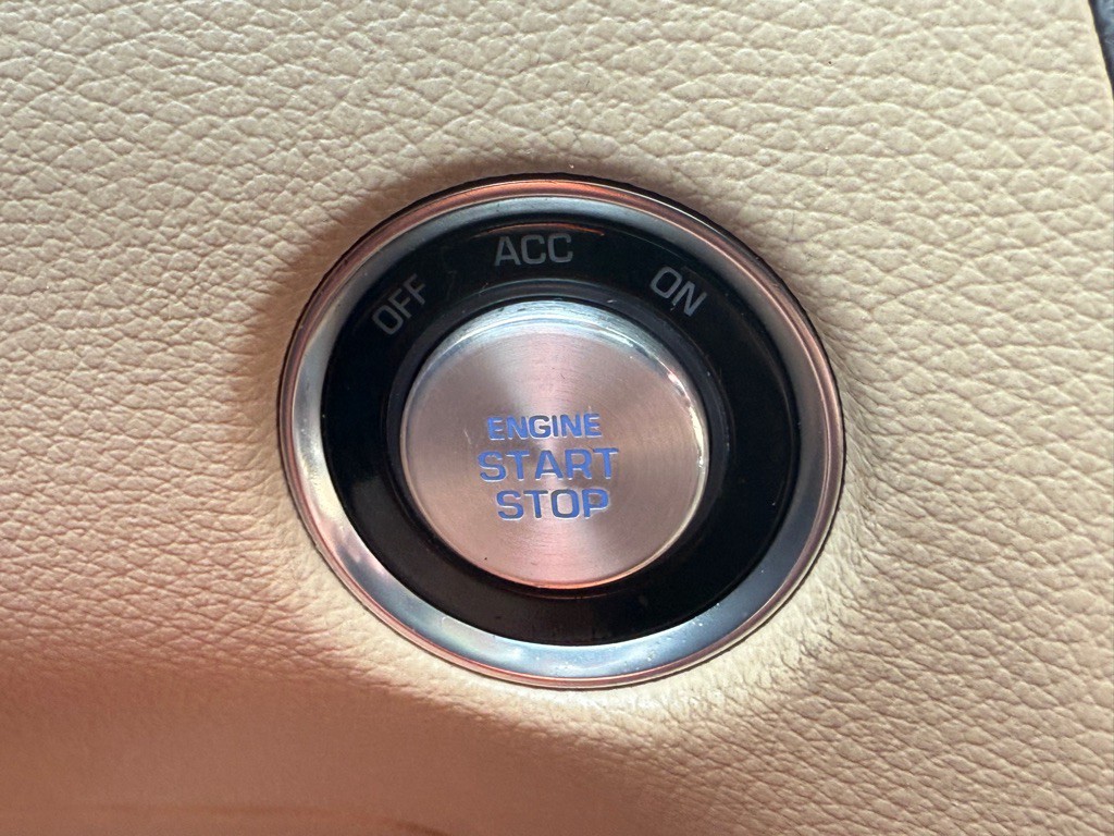 2016 Hyundai Genesis Image 39