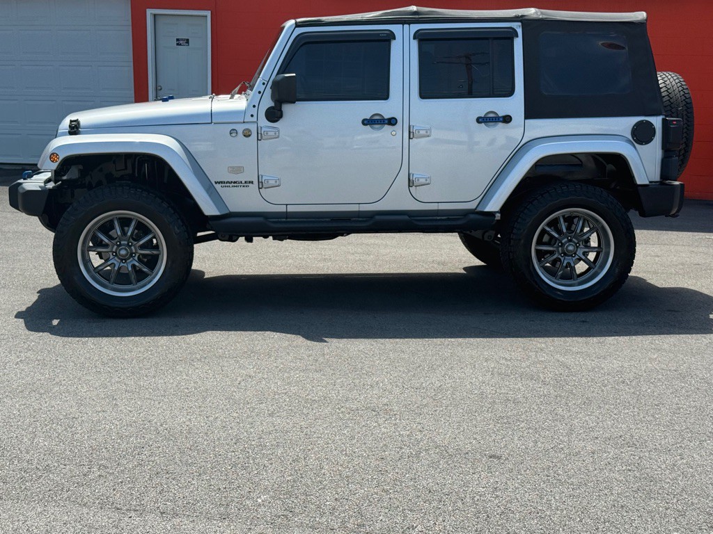 2011 Jeep Wrangler Unlimited Image 3