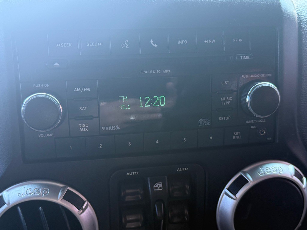 2011 Jeep Wrangler Unlimited Image 36
