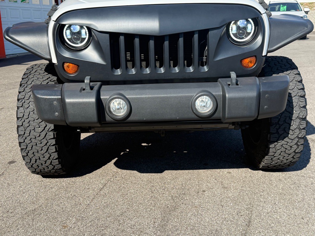 2013 Jeep Wrangler Image 16