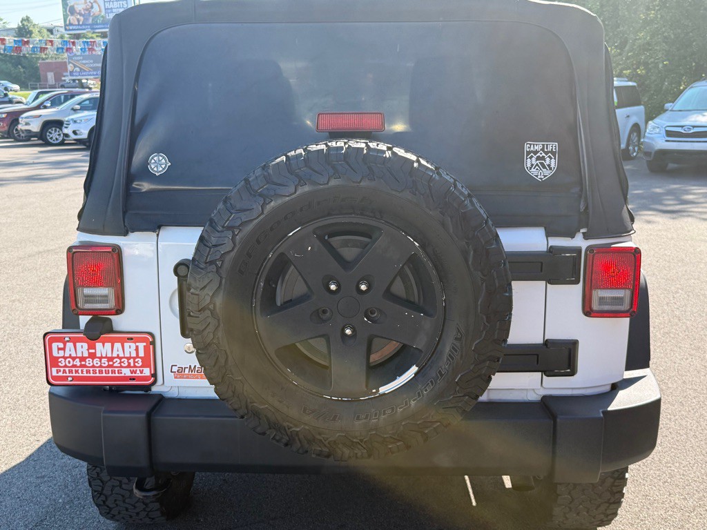 2013 Jeep Wrangler Image 18