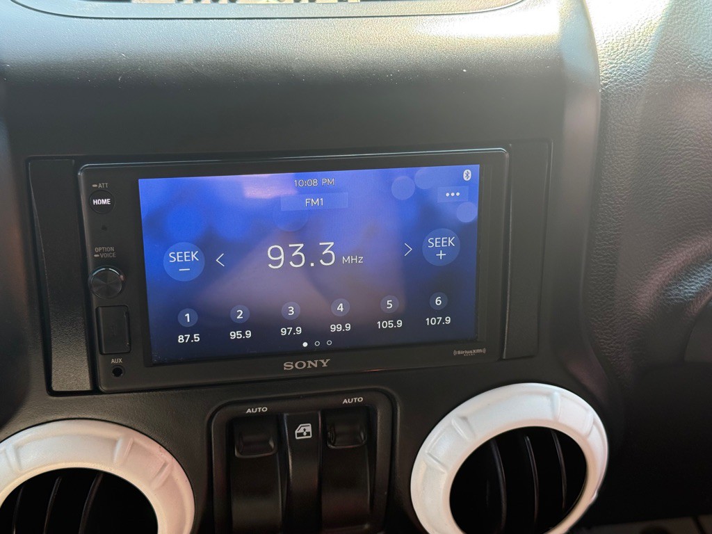 2013 Jeep Wrangler Image 22