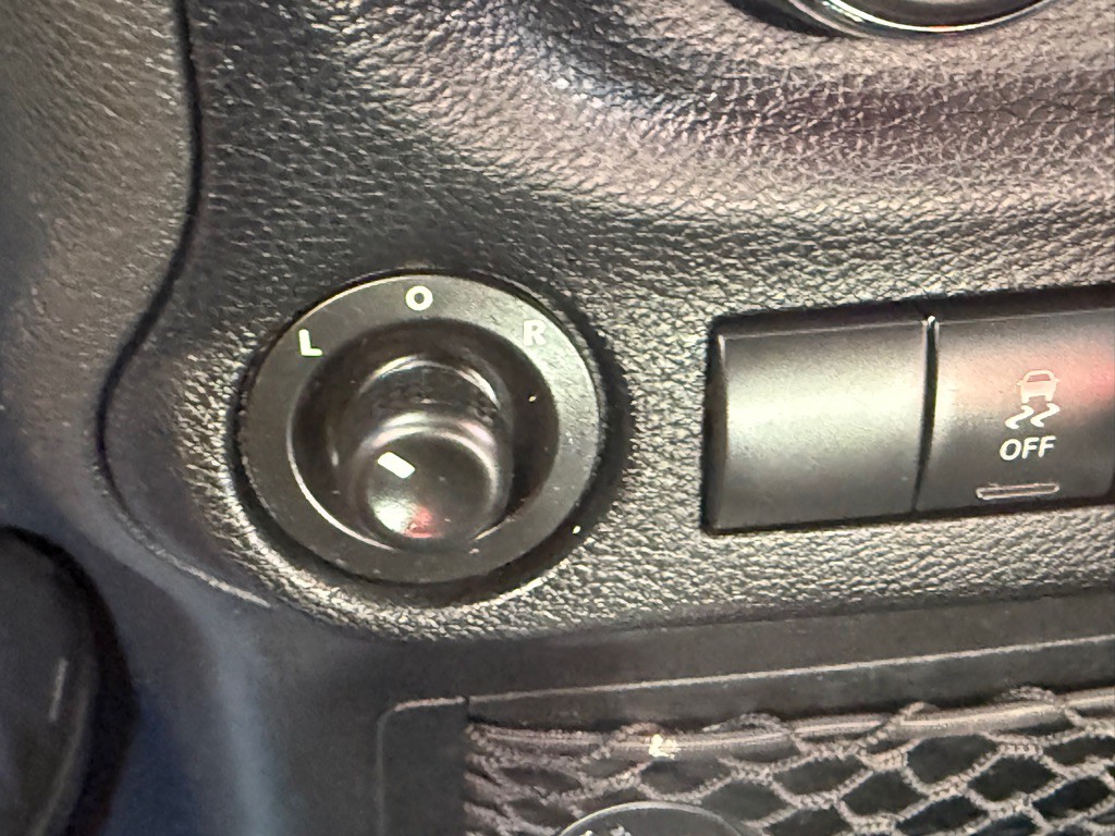 2013 Jeep Wrangler Image 25