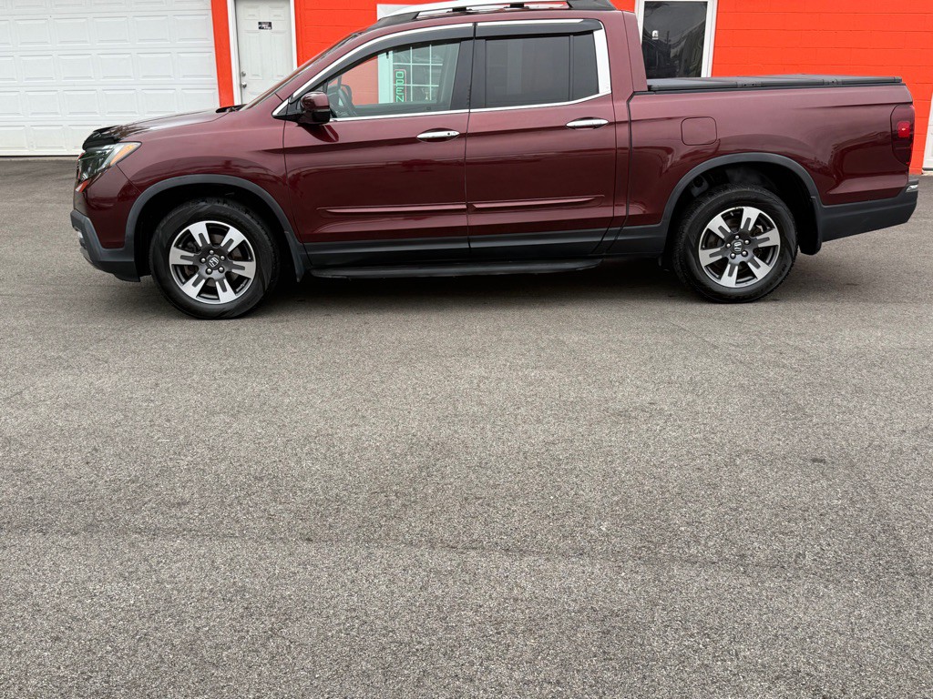 2017 Honda Ridgeline Image 2