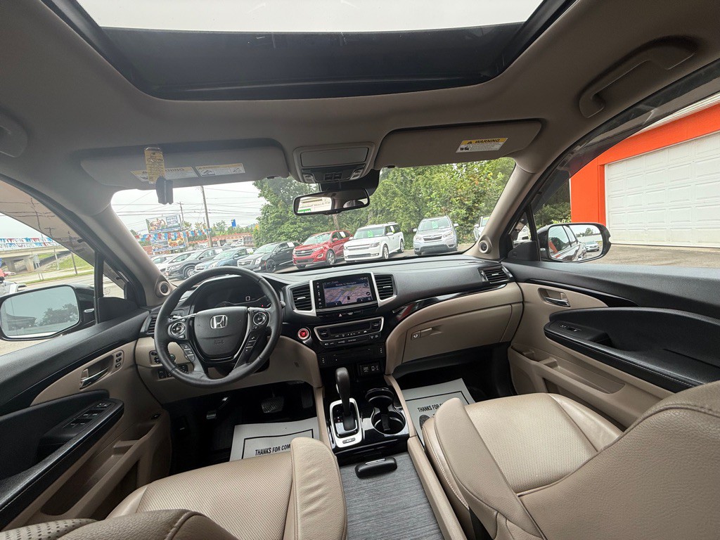 2017 Honda Ridgeline Image 24