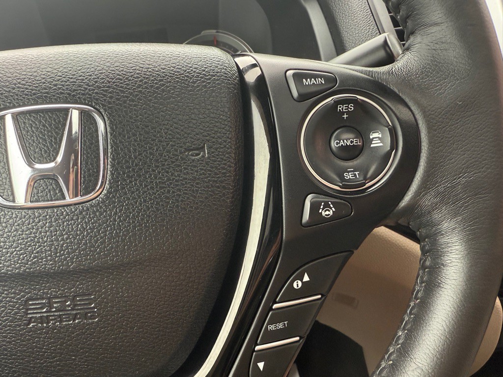 2017 Honda Ridgeline Image 32