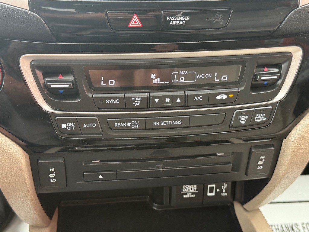 2017 Honda Ridgeline Image 35