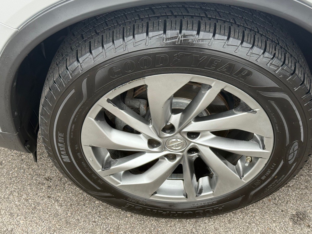 2015 Nissan Rogue Image 16