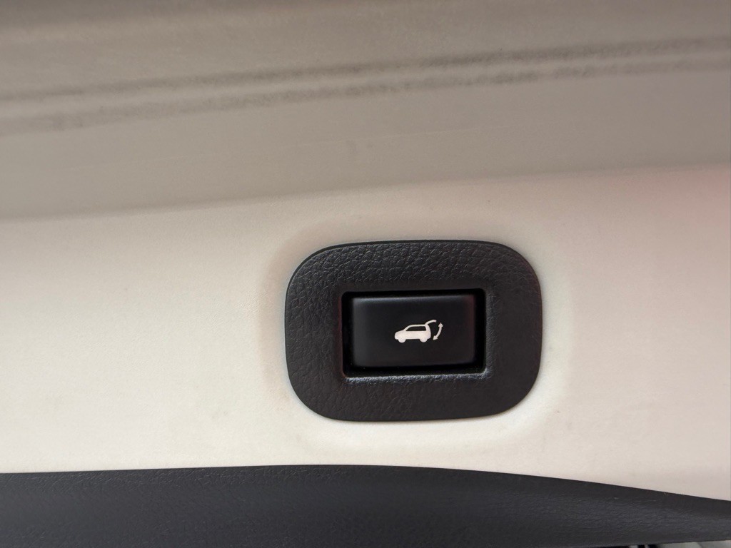 2015 Nissan Rogue Image 25