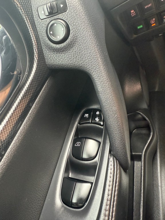 2015 Nissan Rogue Image 31