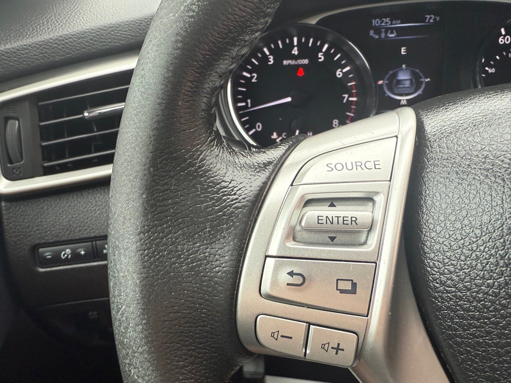 2015 Nissan Rogue Image 33