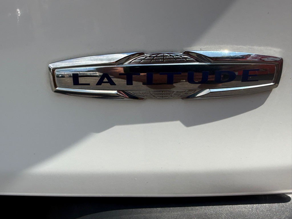 2015 Jeep Cherokee Image 16