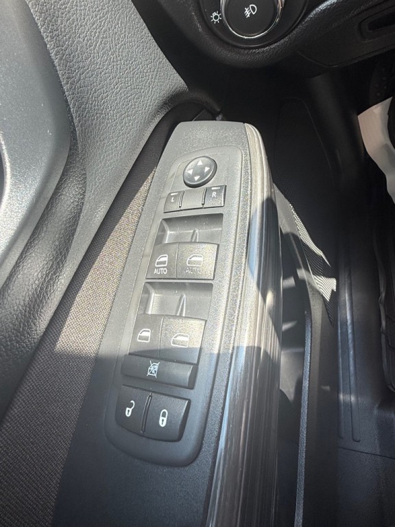 2015 Jeep Cherokee Image 24