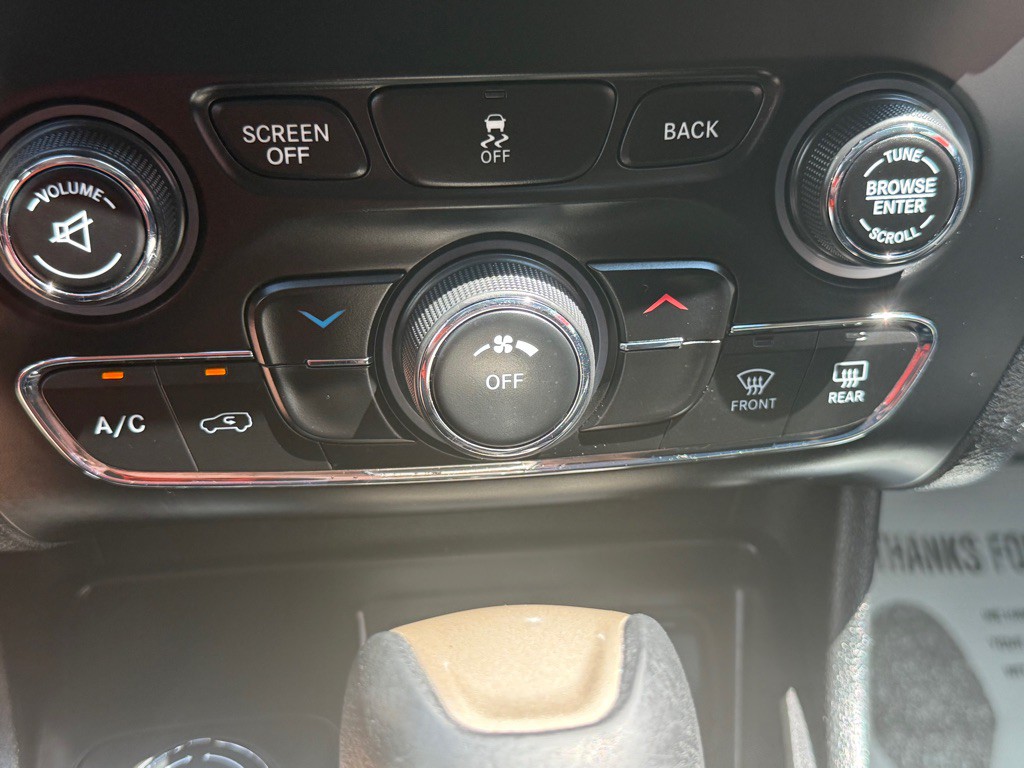 2015 Jeep Cherokee Image 30