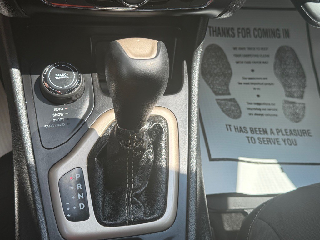2015 Jeep Cherokee Image 31