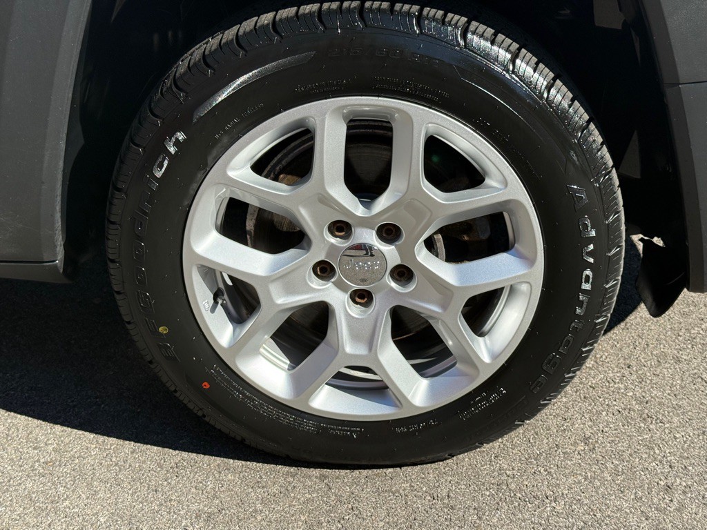 2015 Jeep Renegade Image 16