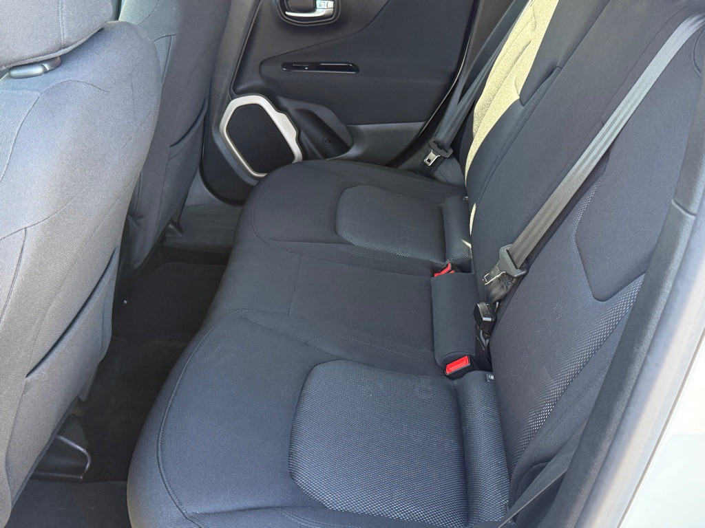 2015 Jeep Renegade Image 24