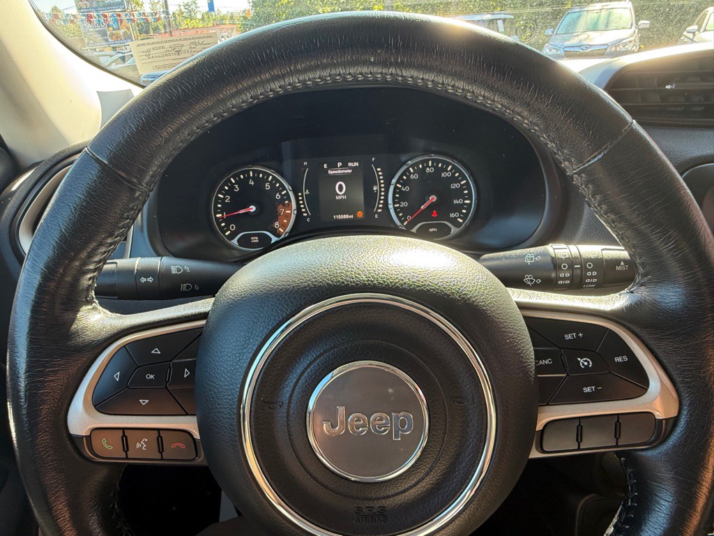 2015 Jeep Renegade Image 32