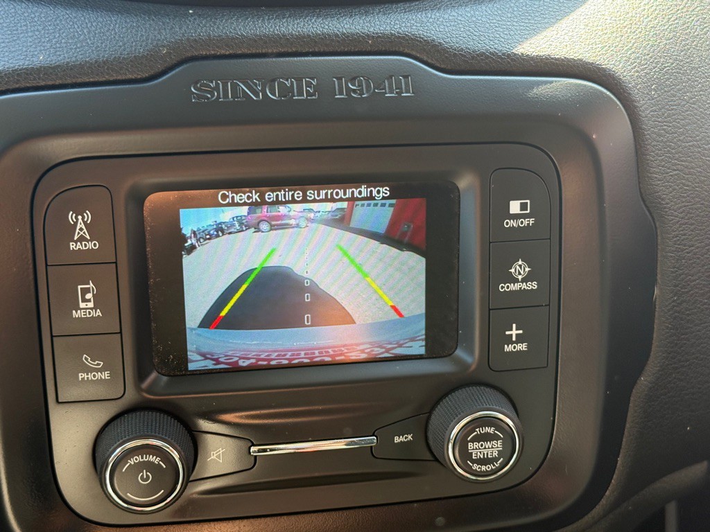 2015 Jeep Renegade Image 39
