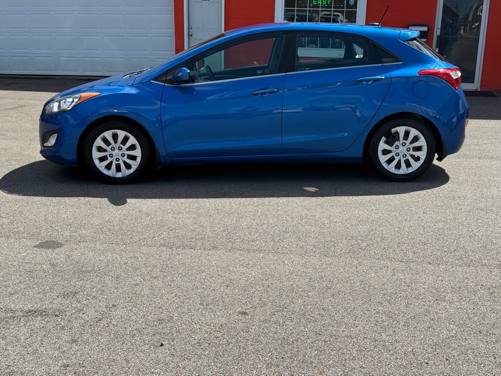 2017 Hyundai Elantra Image 3