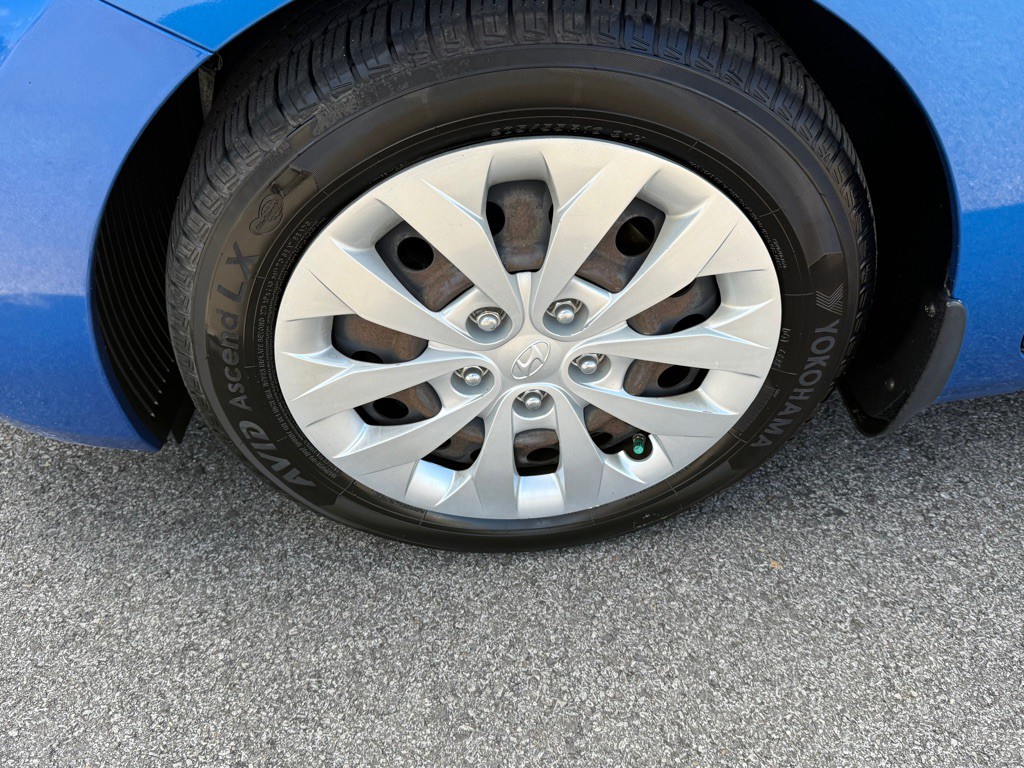 2017 Hyundai Elantra Image 12