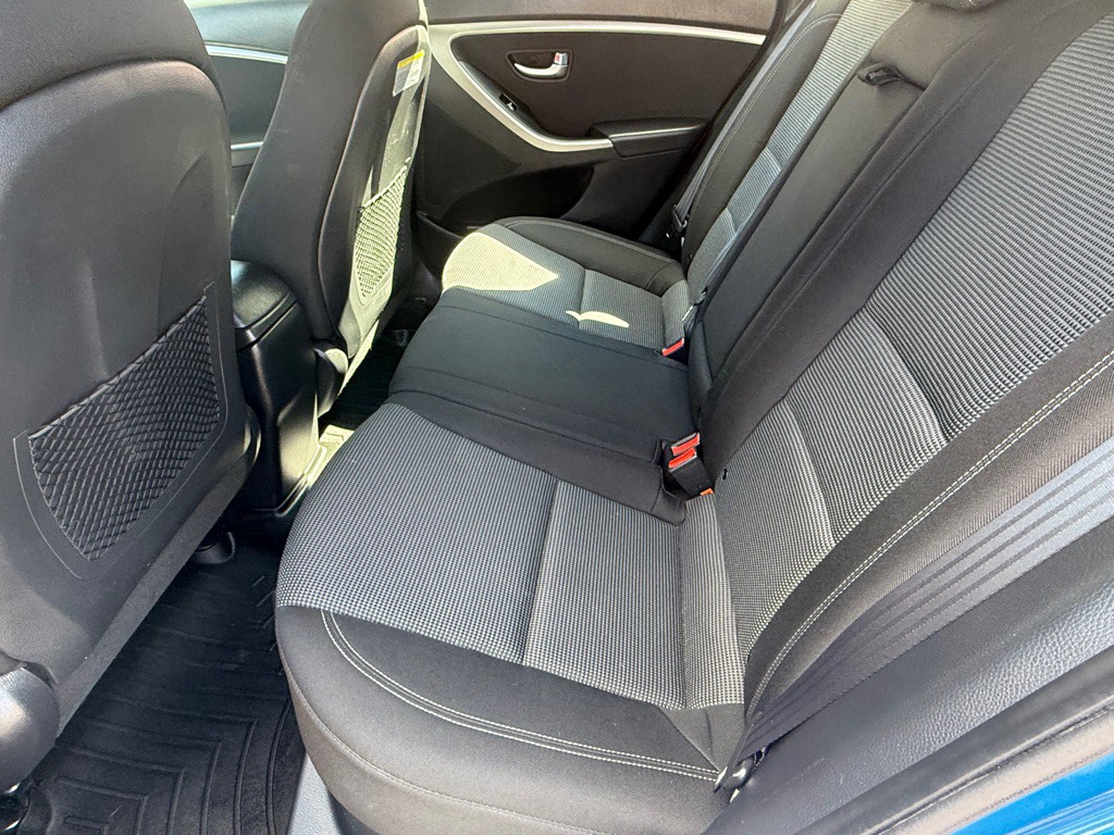 2017 Hyundai Elantra Image 20