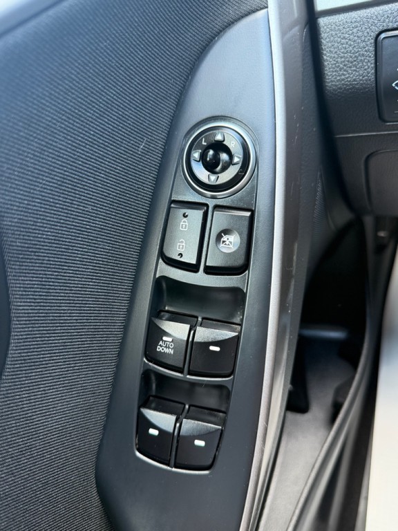 2017 Hyundai Elantra Image 23