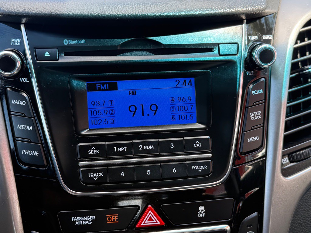 2017 Hyundai Elantra Image 28