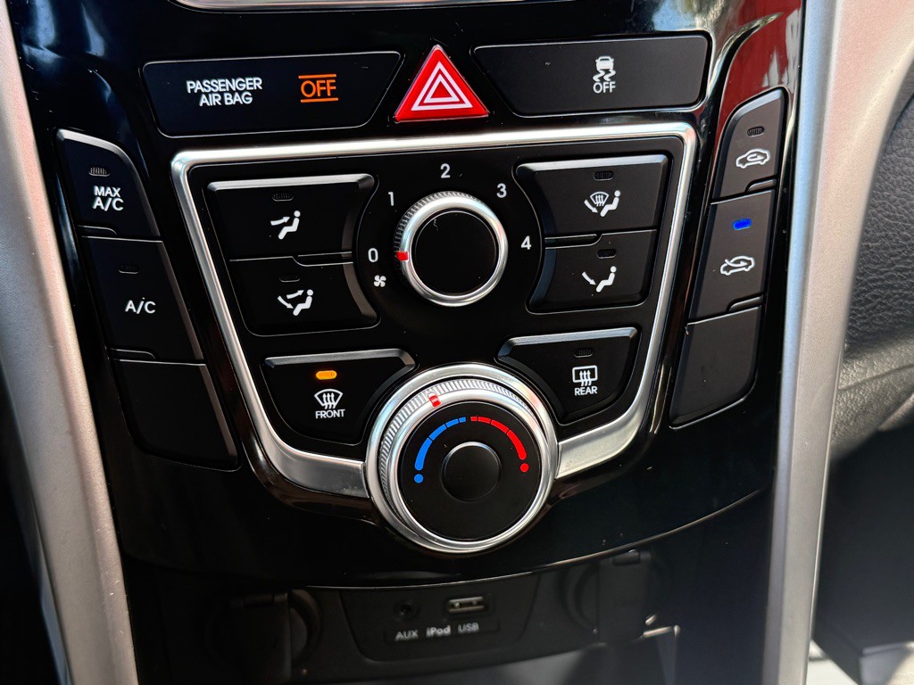 2017 Hyundai Elantra Image 29