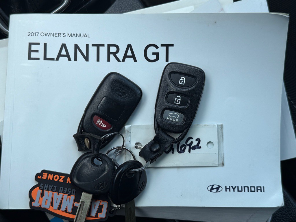 2017 Hyundai Elantra Image 31