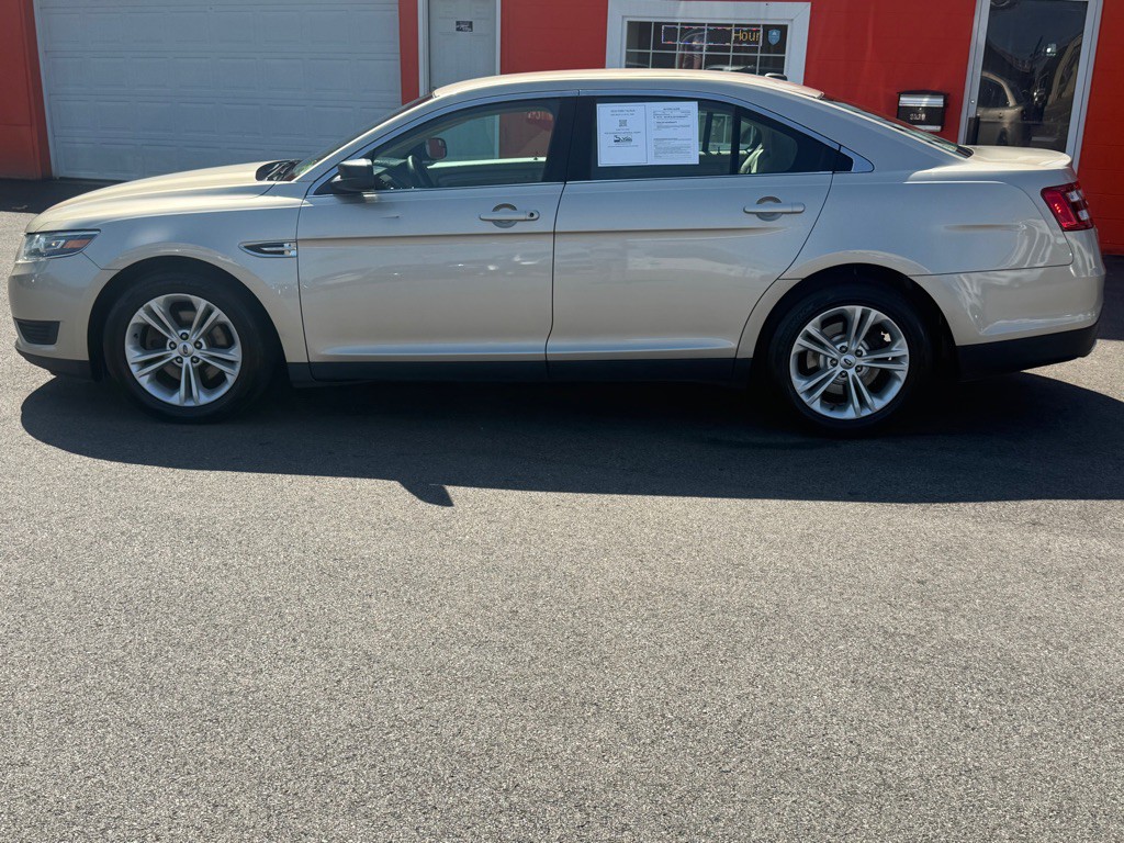 2018 Ford Taurus Image 3