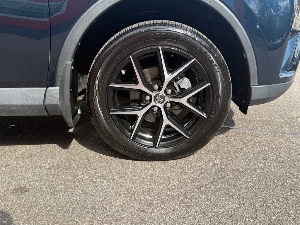 2017 Toyota Rav4 Image 18