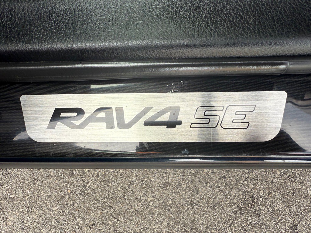 2017 Toyota Rav4 Image 28
