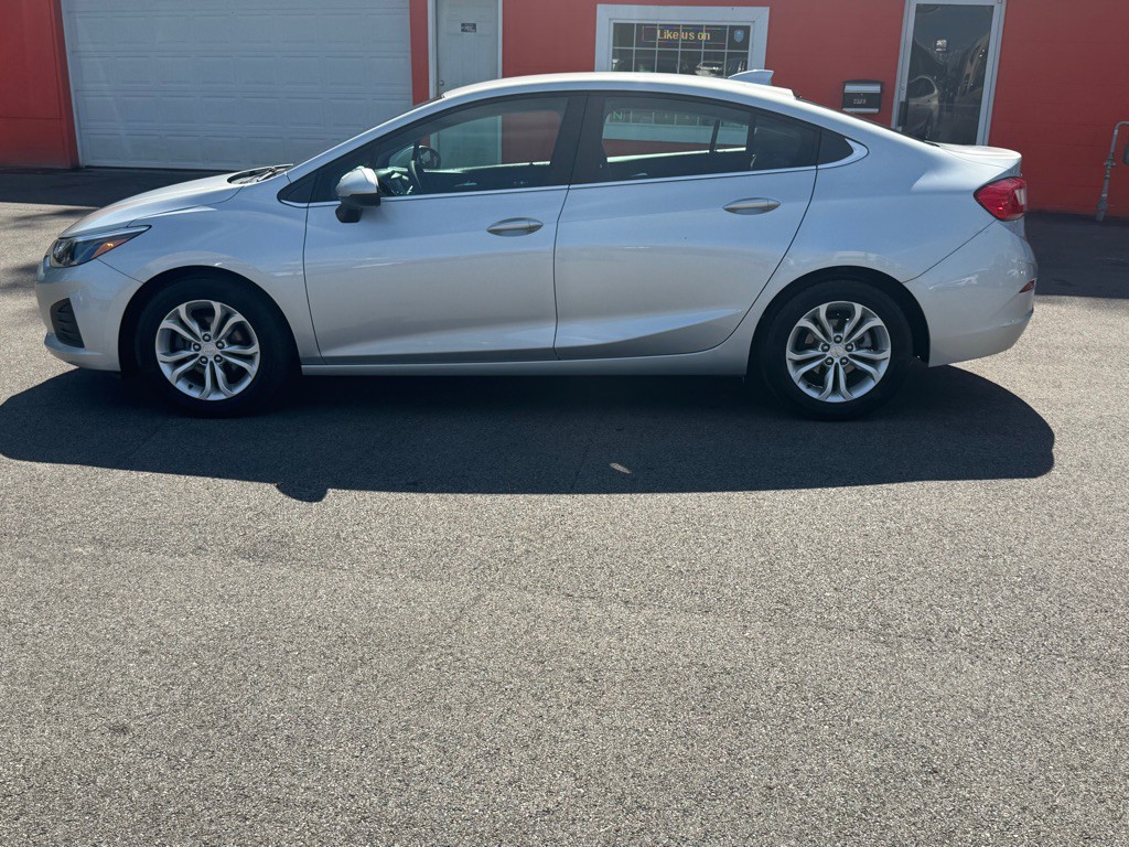 2019 Chevrolet Cruze Image 3
