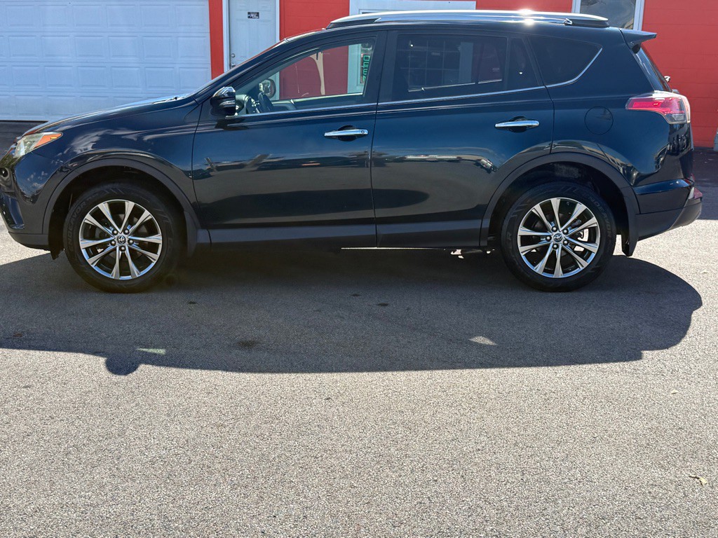 2018 Toyota Rav4 Image 3