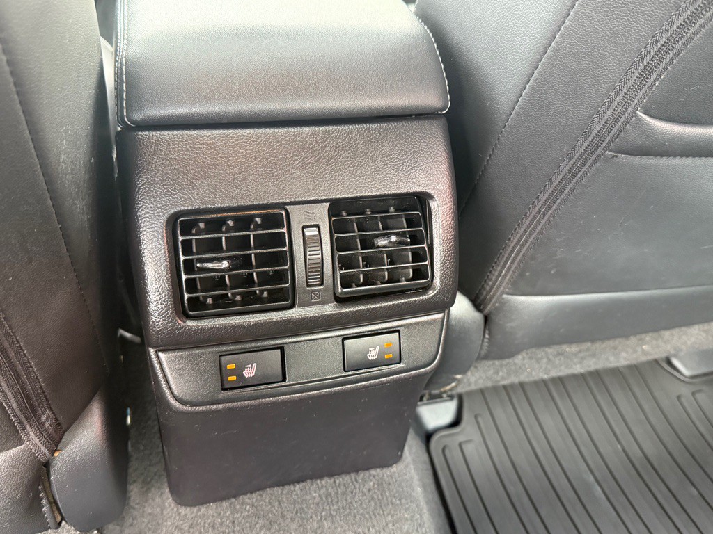 2015 Subaru Legacy Image 26