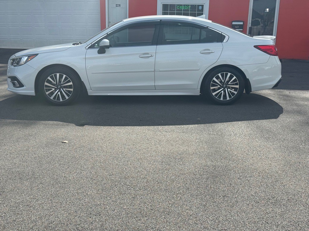 2018 Subaru Legacy Image 3