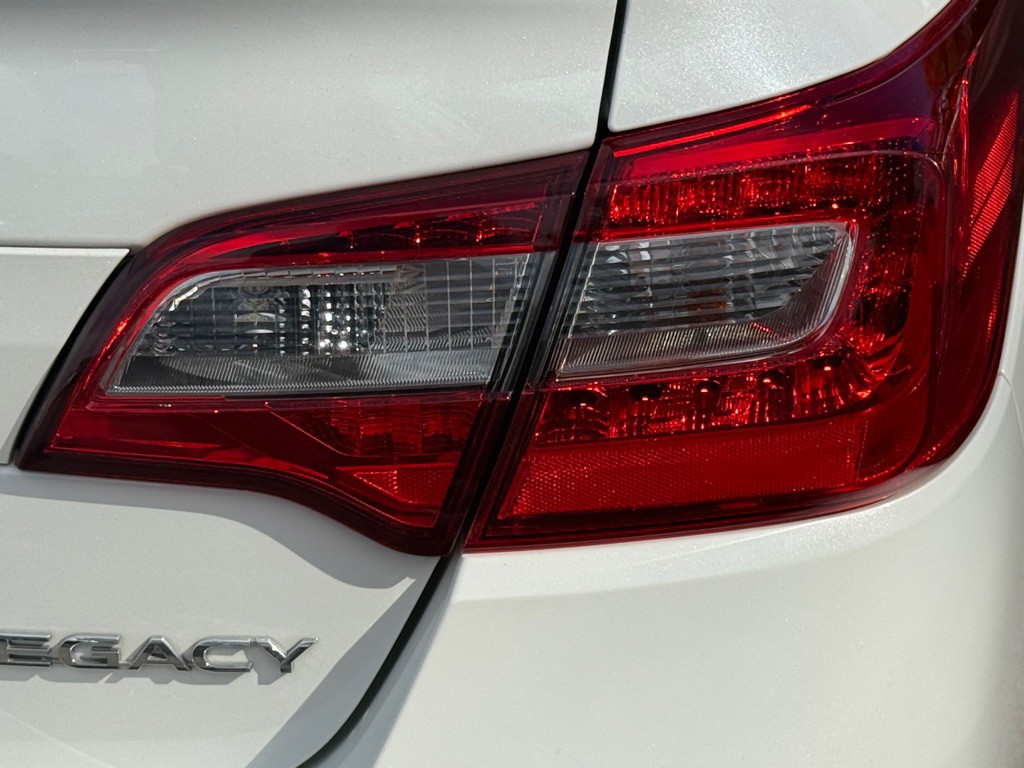 2018 Subaru Legacy Image 17