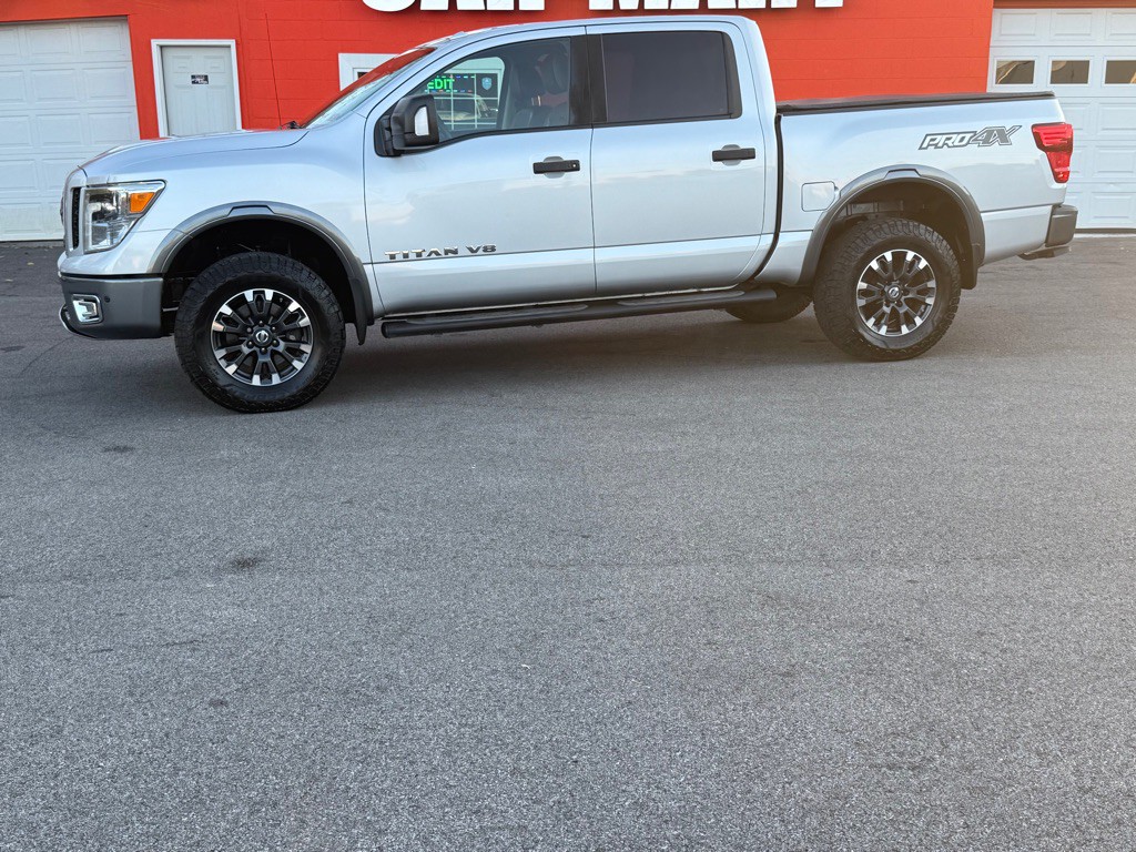 2018 Nissan Titan Image 2