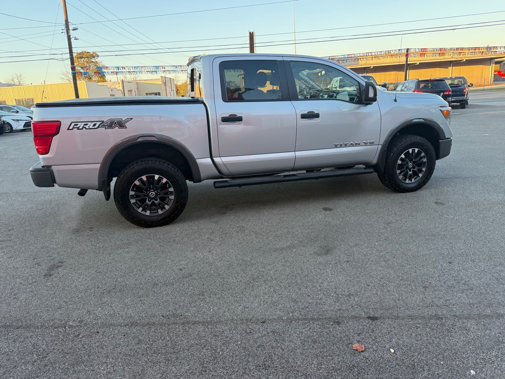 2018 Nissan Titan Image 6