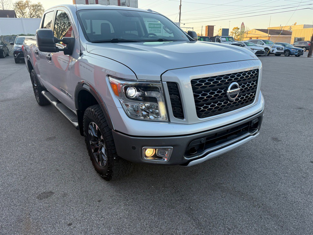 2018 Nissan Titan Image 8
