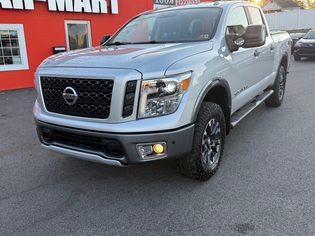 2018 Nissan Titan Image 10