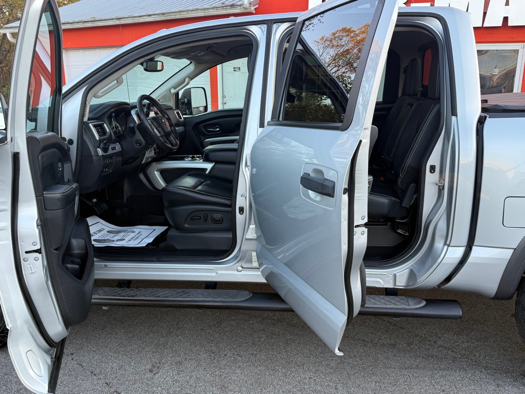 2018 Nissan Titan Image 27