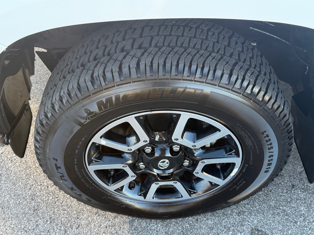 2015 Toyota Tundra Image 13