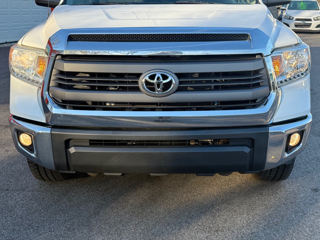 2015 Toyota Tundra Image 16