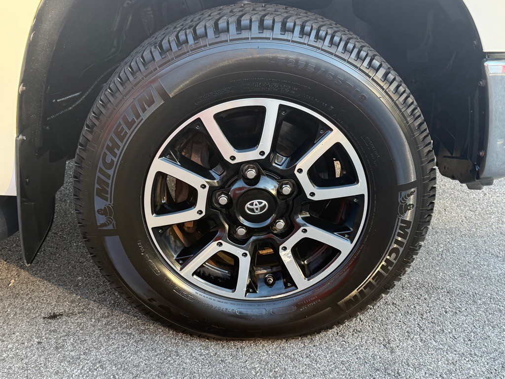 2015 Toyota Tundra Image 17