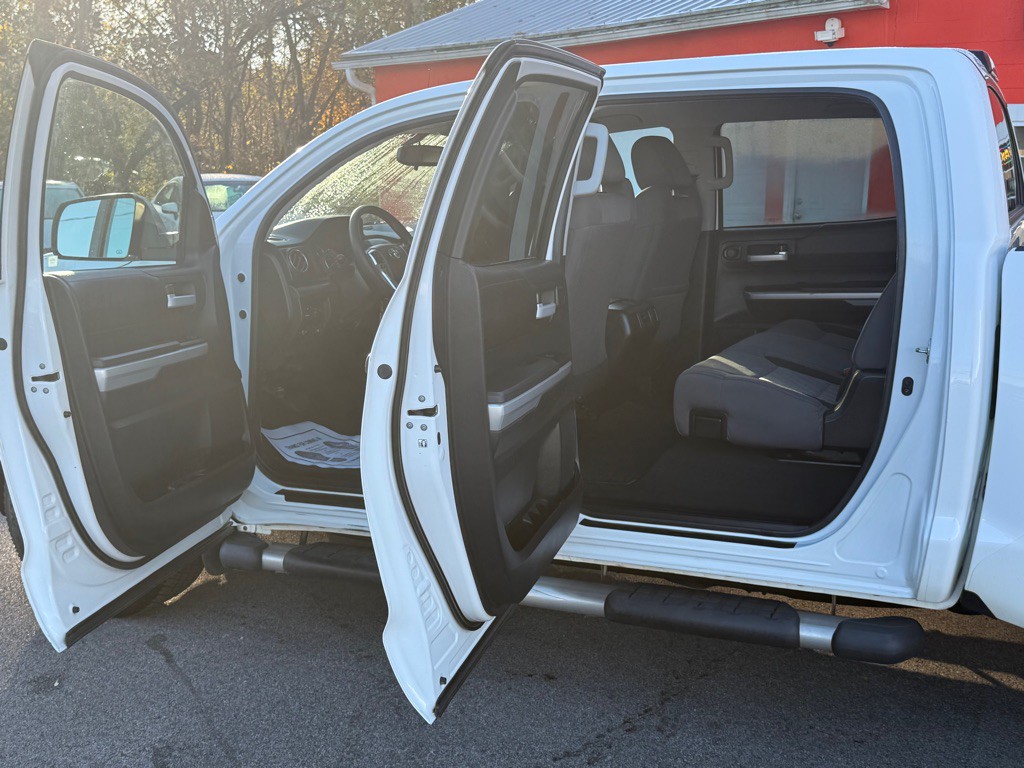 2015 Toyota Tundra Image 22