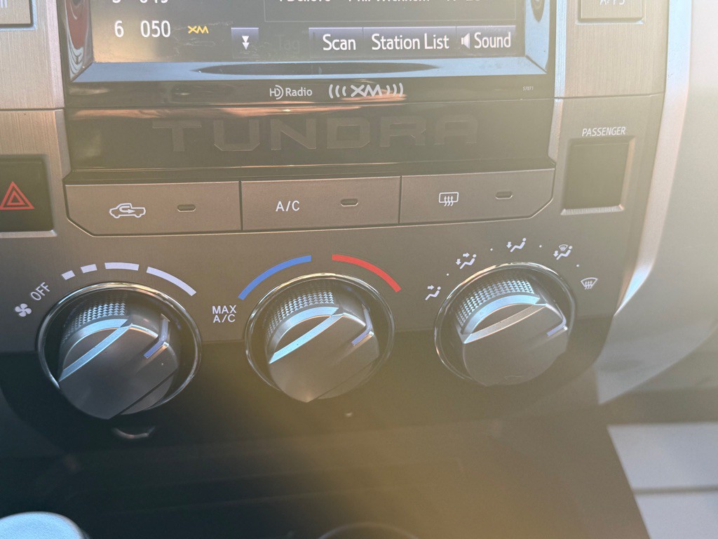 2015 Toyota Tundra Image 36